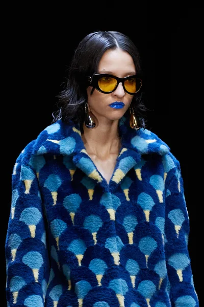 Look 25